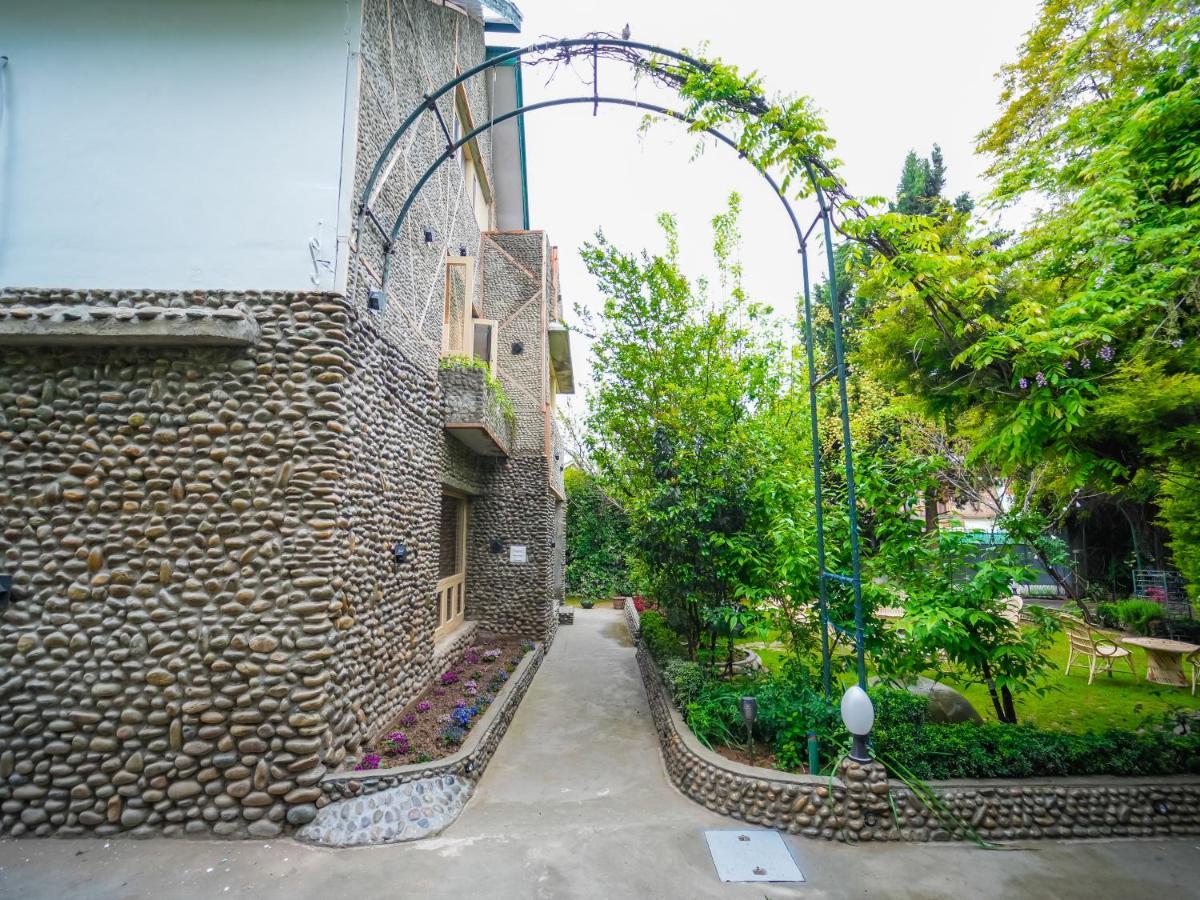 Hotel Mirage Srinagar  Exterior photo